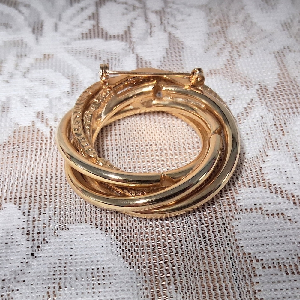 Vintage Wreath Brooch Spiral Swirl Textured Pin Back Gold Tone - Picture 6 of 8